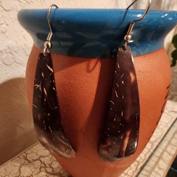 Shell Earrings - Picture 1 of 3